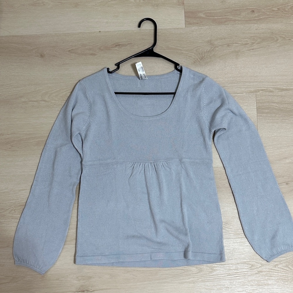 Women's perriwinkle Long Sleeve Top NWOT